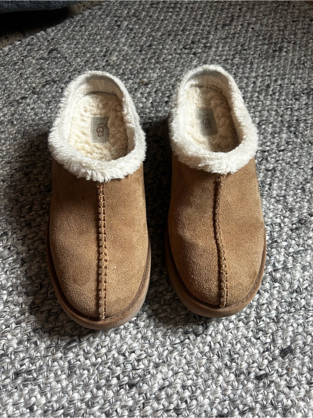 UGG Platform Clog Slippers Women’s 8 Beige Suede Shearling Lined